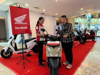 Capella Honda Tampilkan Motor Matic Honda di Mall SKA Pekanbaru