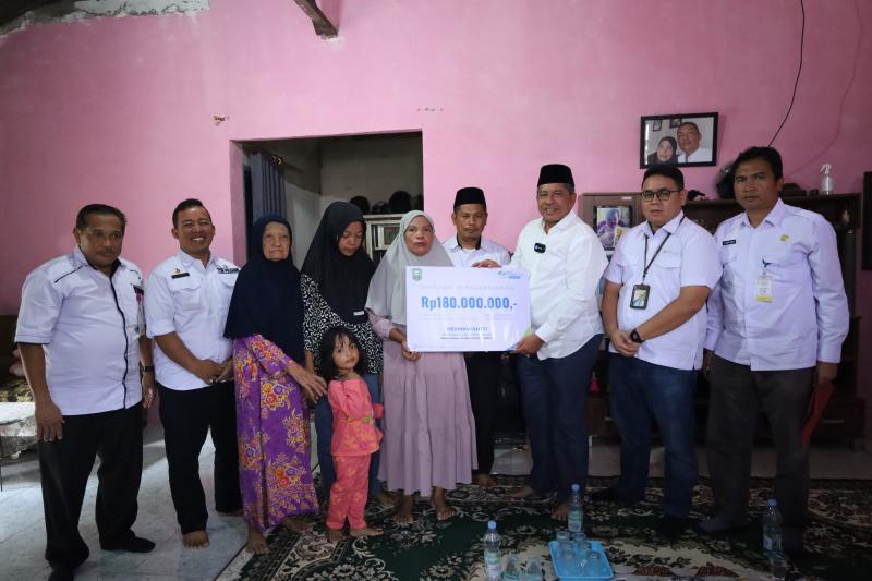 Rumahnya Disambangi Bupati Siak, Rini Tak Menyangka Anaknya Bisa Kuliah Gratis
