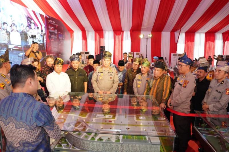 Keren! Berbentuk Tanjak, RS Bhayangkara Polda Riau Miliki Fasilitas Futsal Restoran dan Taman Bermai