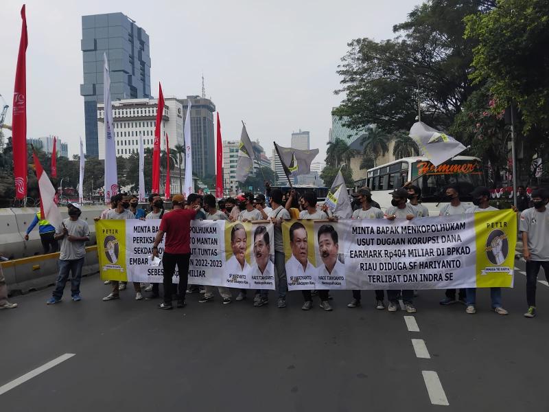 Agak Lain, Demo Depan Kantor Menkopulhukam, Ormas PETIR Desak SF Hariyanto Diperiksa