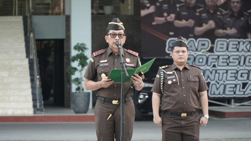 Kajati Riau Penerima Apel Kerja Pagi dan Menyampaikan 3 Poin Penting ke Seluruh Jajaran