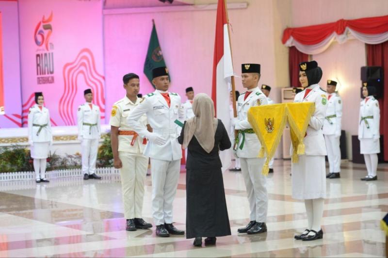 Pemprov Kukuhkan 36 Anggota Paskibraka Provinsi Riau Tahun 2024