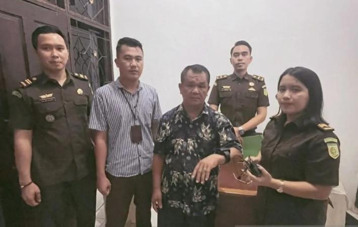 Perdana, Kejari Inhu Pasang Gelang Detektor pada Tahanan Kota