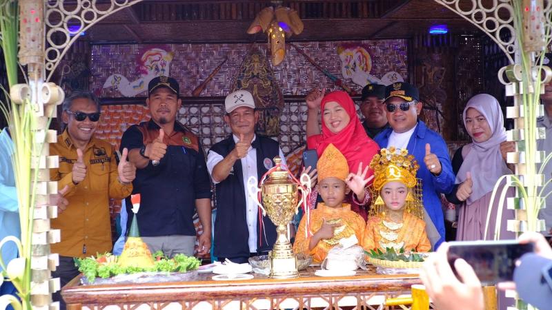 Kadis Pariwisata Meranti Buka Lomba Stan Bazar Desa Bandul
