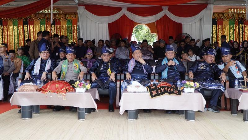 Kajati Riau Menyaksikan Pembukaan Festival Pacu Jalur Tradisional Kabupaten Kuantan Singingi 
