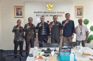Jadi yang Pertama di Sumatera, Bupati Afrizal Sintong Siap Dukung Lahirnya KI Daerah Kabupaten Rohil