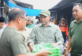Pemkab Inhil Salurkan Bantuan Sosial Bagi Warga Terdampak Musibah Kebakaran di Kuala Enok Tanah Mera