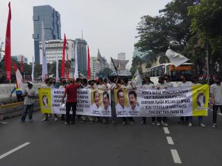 Agak Lain, Demo Depan Kantor Menkopulhukam, Ormas PETIR Desak SF Hariyanto Diperiksa