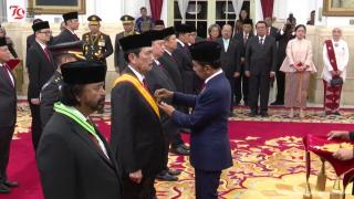 Presiden Jokowi Anugerahkan Tanda Kehormatan RI kepada 64 Tokoh