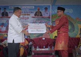 Sekdaprov Riau SF Hariyanto Buka Pacu Sampan Buluh Cina
