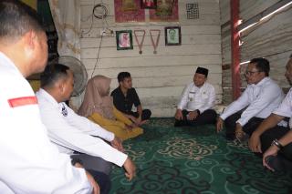 Husni Merza Datangi 2 Rumah Keluarga Penerima Beasiswa PKH Pemerintah Kabupaten Siak