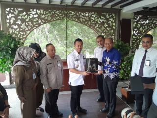 Pj Walikota Pekanbaru Silaturahmi dengan Pimpinan PT BRK Syariah