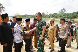 Masyarakat Kampar Beri Apresiasi Program TNI Membangun Desa