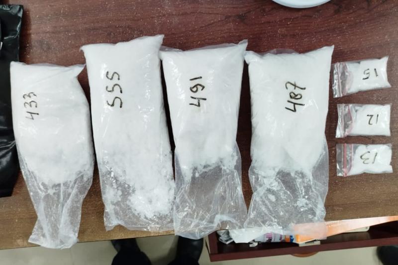 Bawa Sabu 2 Kg, Jaringan Bandar Narkoba Internasional Ditangkap di Bandara SSK II Pekanbaru