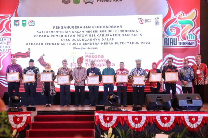 Apresiasi Dukungan Gerakan Pembagian 10 Juta Bendera, Kemendagri RI Berikan Penghargaan ke Pemda