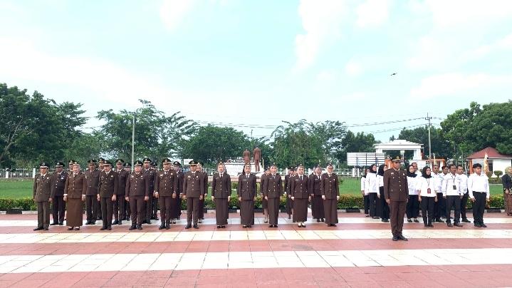 Kajari Rokan Hilir Bertindak sebagai Inspektur Upacara Peringatan Hari Lahir Kejaksaan RI ke 79