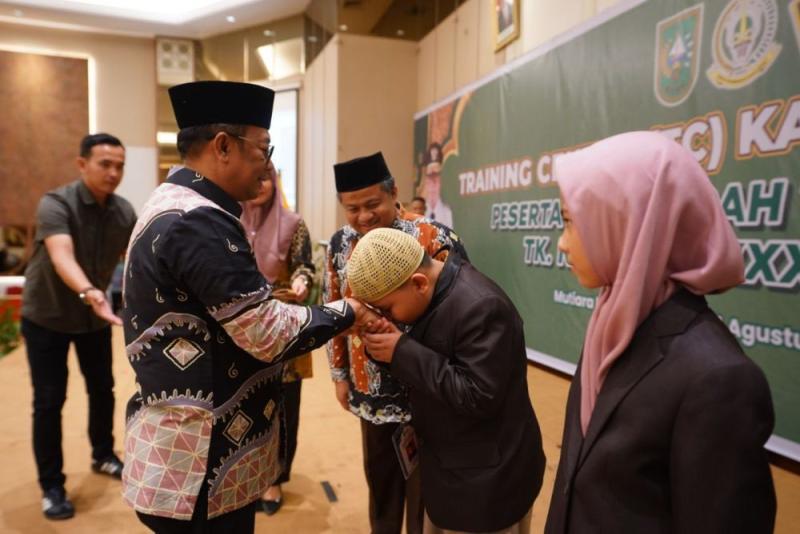 Pj Gubri Lepas Kafilah Riau Menuju MTQ Nasional XXX di Kalimantan Timur