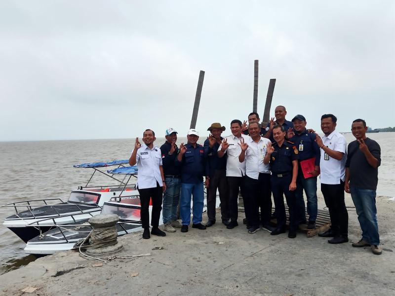 DKP Provinsi Riau Serahkan Bantuan Speedboat untuk Pokmaswas Perikanan Kecamatan Bantan