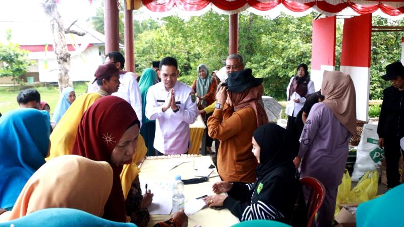 Pj Bupati Inhil Tinjau Pasar Murah Kuindra