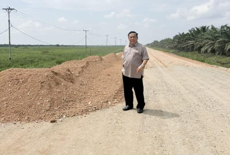 Atasi Banjir, Sekda Riau Tinjau Perbaikan Jalan Sontang-Jurong-Bonai