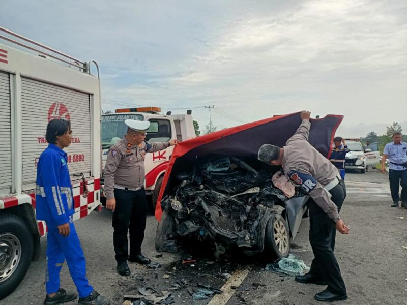 Tragis! Minibus Tabrak Truk di Tol Pekanbaru-Dumai, Tiga Orang Meninggal Dunia