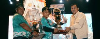 Jalur Putri Anggun Sibiran Tulang Raih Piala Bergilir kemenparekraf RI, Bupati Beri Bonus