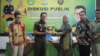 Kajati Riau menjadi Narasumber dalam Acara Diskusi Publik di Fakultas Hukum Unri