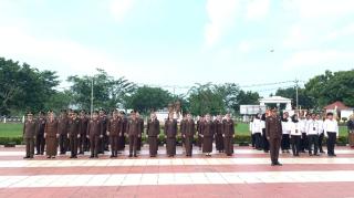 Kajari Rokan Hilir Bertindak sebagai Inspektur Upacara Peringatan Hari Lahir Kejaksaan RI ke 79
