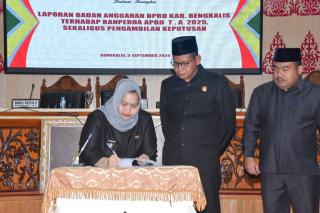 Ranperda APBD Tahun 2025 Disahkan, Ini Harapan Bupati Bengkalis Kasmarni