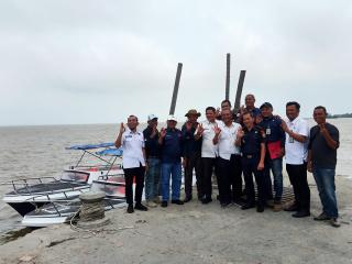 DKP Provinsi Riau Serahkan Bantuan Speedboat untuk Pokmaswas Perikanan Kecamatan Bantan