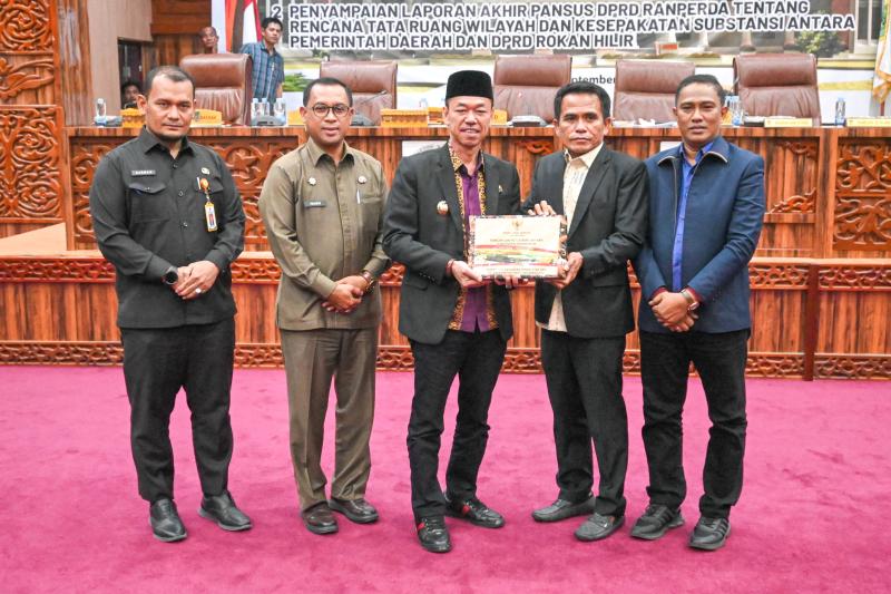 Bupati Rohil Sampaikan Ranperda APBD Perubahan Tahun Anggaran 2024 