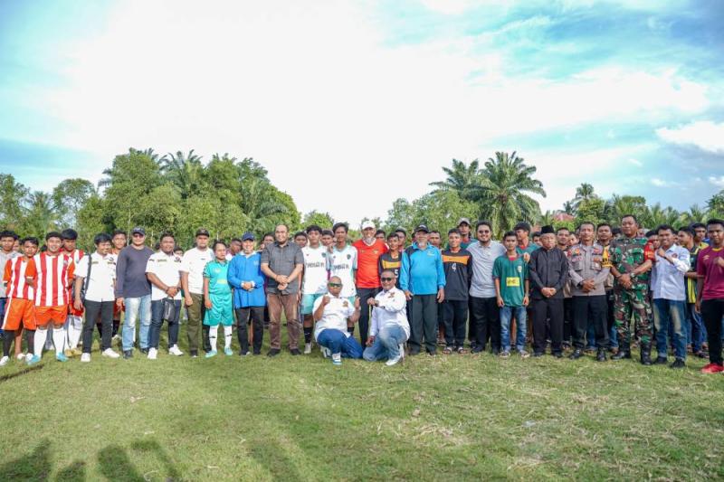 Wako Dumai Buka Turnamen Sepak Bola Antar Klub se-Kecamatan Medang Kampai