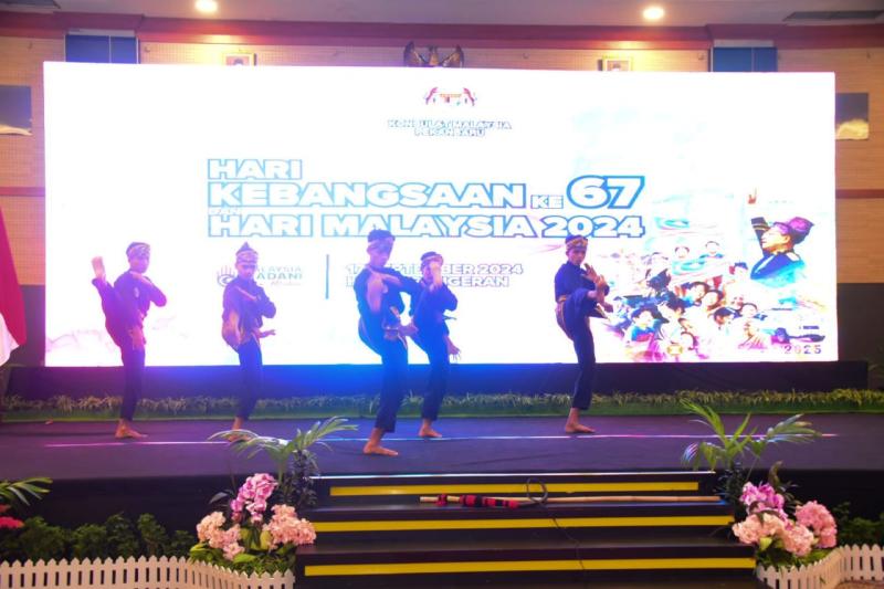 Hadiri Majelis Sambutan Hari Kebangsaan Malaysia Ke-67, Bupati Kasmarni Ucapkan Selamat