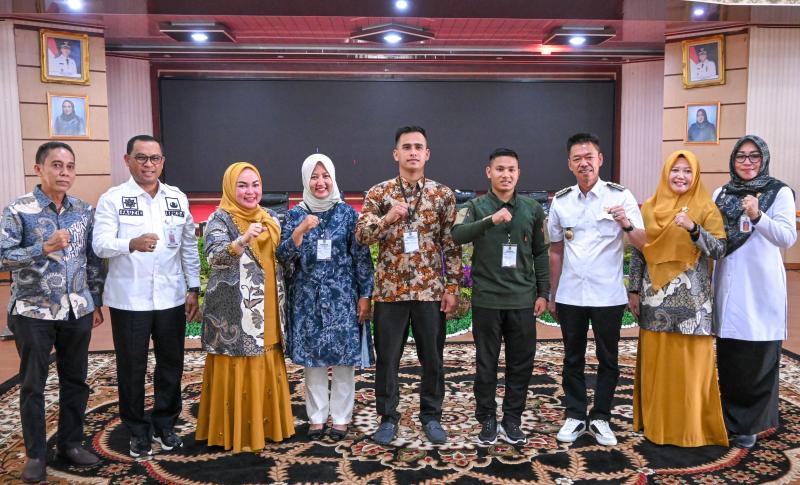 Bupati Rohil Buka Pelatihan Packaging dan Pangkas Rambut