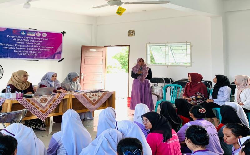 Dosen D III Keperawatan Univrab Gelar Pengabdian kepada Masyarakat di SMK Genus Pekanbaru