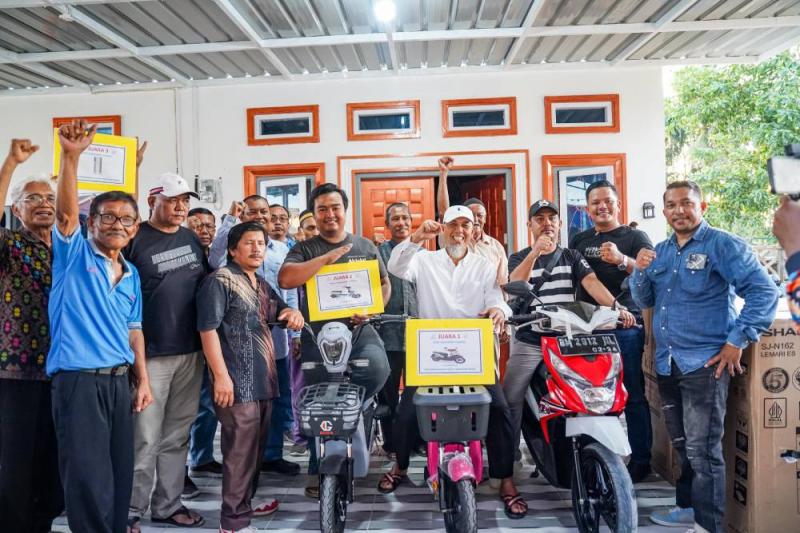 Wali Kota Dumai Serahkan Hadiah Turnamen Domino, Dorong Persatuan untuk Kemajuan Kota
