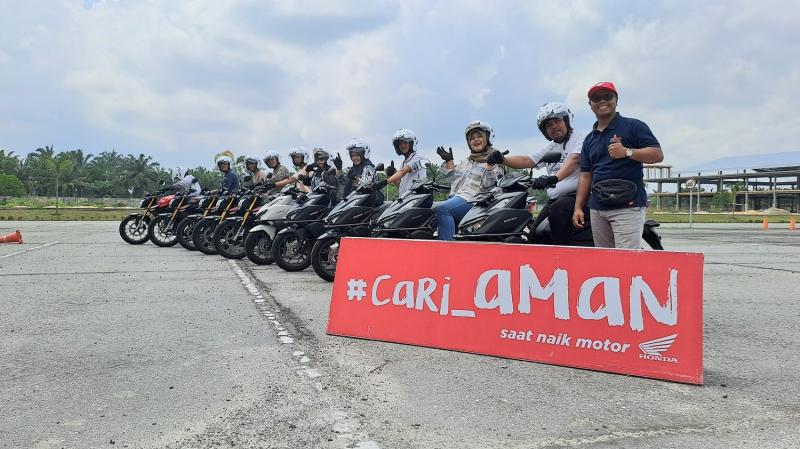 Capella Honda Edukasi Jurnalis di Pekanbaru tentang Safety Riding