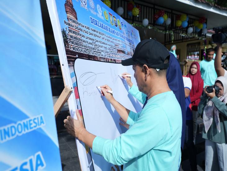 Pj. Bupati Kampar Tanda Tangani Deklarasi Kampar Ramah Disabilitas