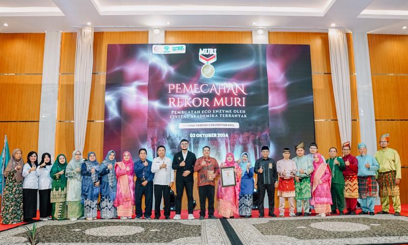 Gelar PPKMB, Universitas Abdurrab Pecahkan Rekor MURI Pembuatan Eco Enzyme Terbanyak di Indonesia 