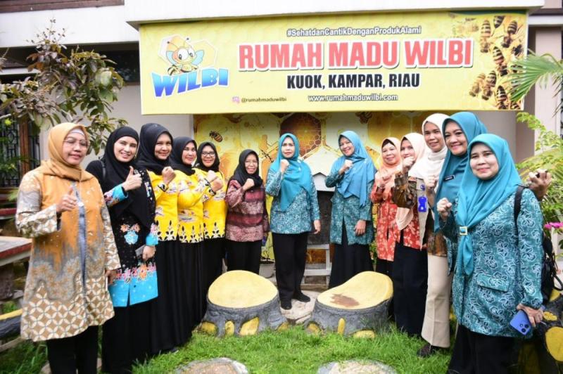 Mampu Berinovasi, Pj Ketua TP PKK Riau Apresiasi Kreasi Rumah Madu Wilbi Kuok