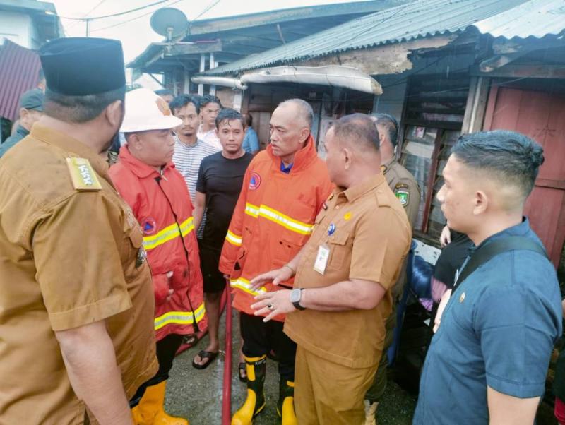 Pjs Wako Dumai Tinjau Langsung Lokasi Kebakaran di Jalan Kaswari Ujung Kelurahan Laksamana