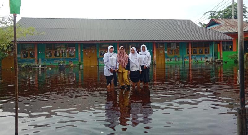 Disdik Liburkan Sekolah Terdampak Banjir di Rokan Hilir