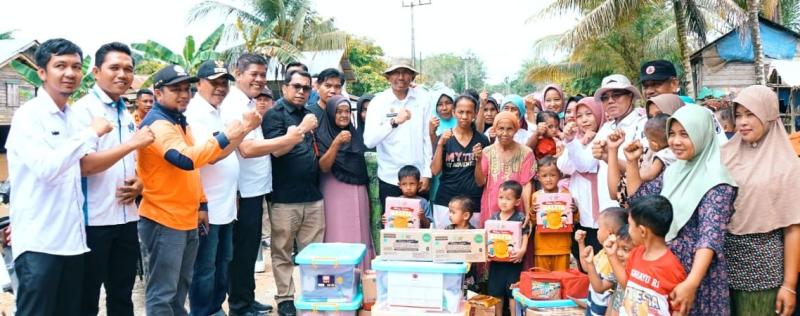 Pjs Bupati Kuansing Serahkan Bantuan untuk Korban Banjir Desa Pulau Sipan
