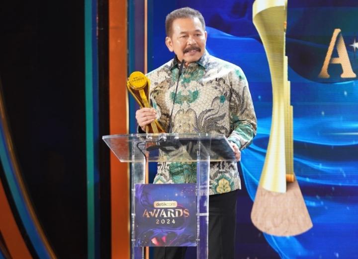 Jaksa Agung ST Burhanuddin Menerima Penghargaan Kategori ”Tokoh Penegak Hukum Humanis” 