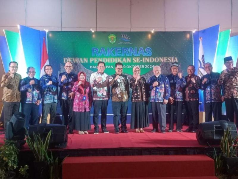 Prof Junaidi Tegaskan Peran Strategis Dewan Pendidikan di Depan Gubernur Kaltim