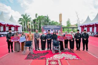 Bupati Serahkan Bantuan Alat Bantu Diri, Penampungan Air Hujan dan Sarana Prasana Panti Asuhan