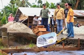 Bupati Asmar Tinjau Pembangunan Jalan di Desa Mengkirau