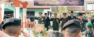HUT TNI ke-79, Pjs Bupati Kuansing Hadiri Upacara Ziarah Nasional di Makam K. H. Umar Usman 