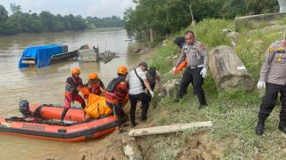 Tim SAR Gabungan Temukan Pemancing Tua Tenggelam di Sungai Kampar