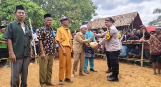 Damai Polres Inhu di "Gawai Kebatin" Warga Desa Talang Mamak